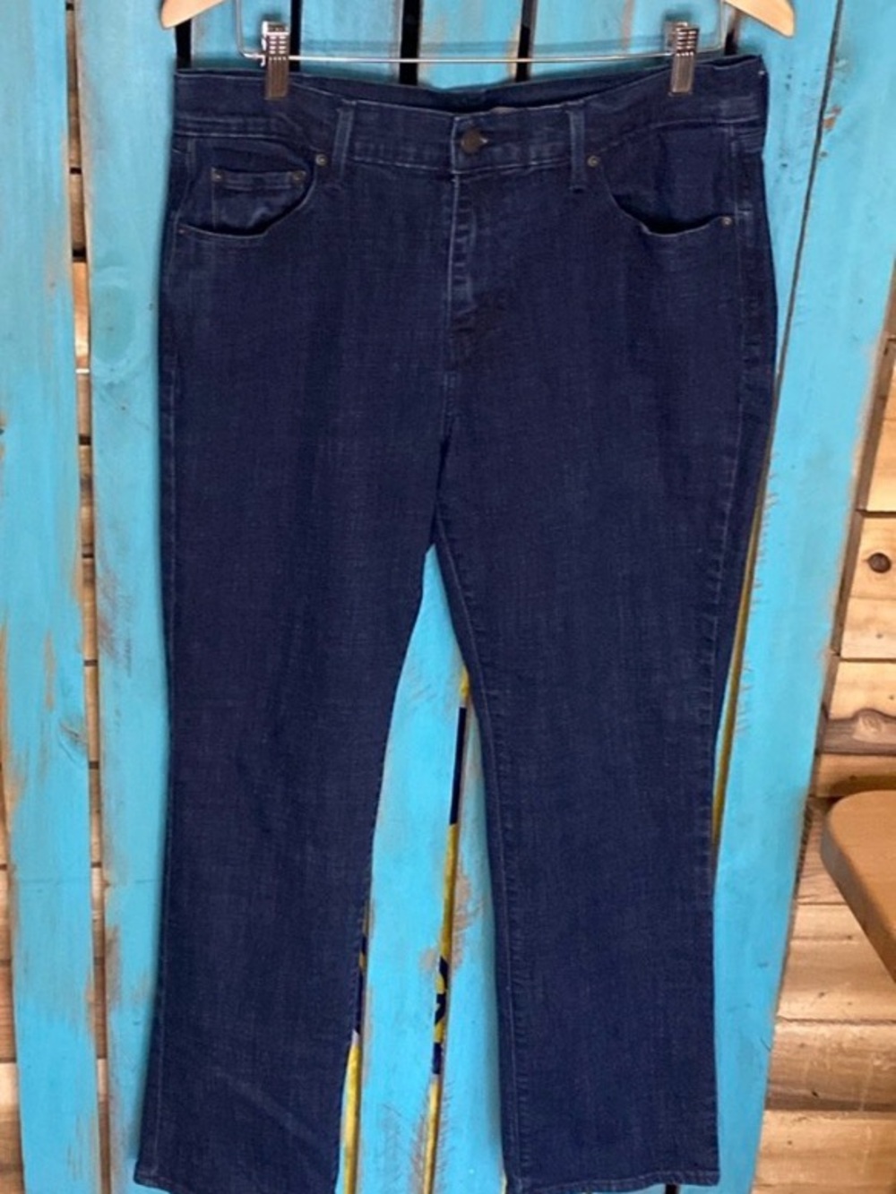 Levi’s 505 straight leg jeans women’s 31 inseam 30 darker wash stretchy